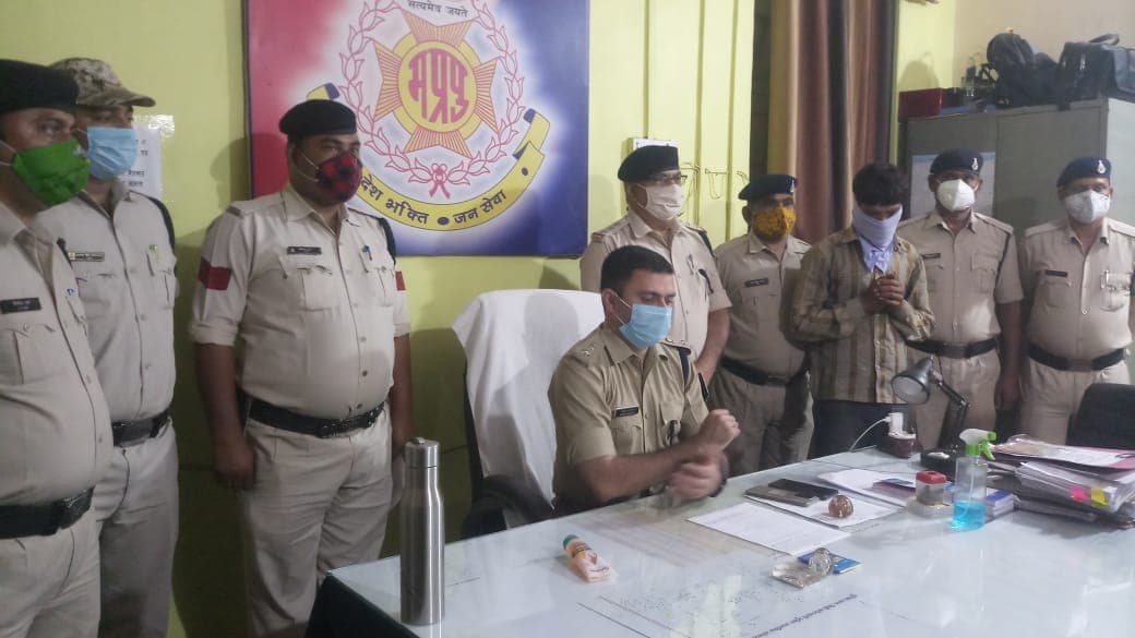 Morena – 10 साल से फरार लूट-डकैती का आरोपी गिरफ्तार