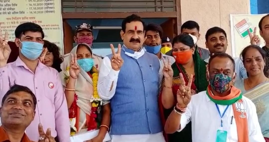 गृहमंत्री ने कहा- हम रक्षा की सुरक्षा में हैं, रक्षा सिरोनिया ने भरा नामांकन