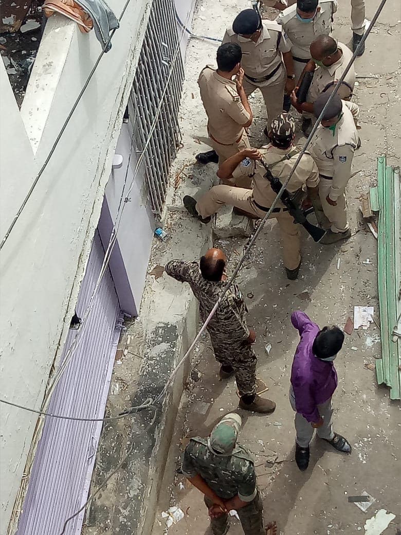 घर में सिलेंडर फटने से भीषण हादसा, 3 की मौत 5 गंभीर