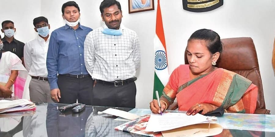 एक दिन की कलेक्टर बनी 12 वीं की छात्रा, जिला प्रशासन की पहल की जावड़ेकर ने की तारीफ