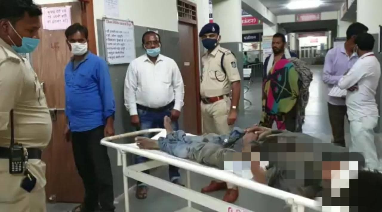 भाई ने भाई को बेरहमी से पीटा, सड़क पर जानवरों की तरह घसीटा, वीडियो वायरल