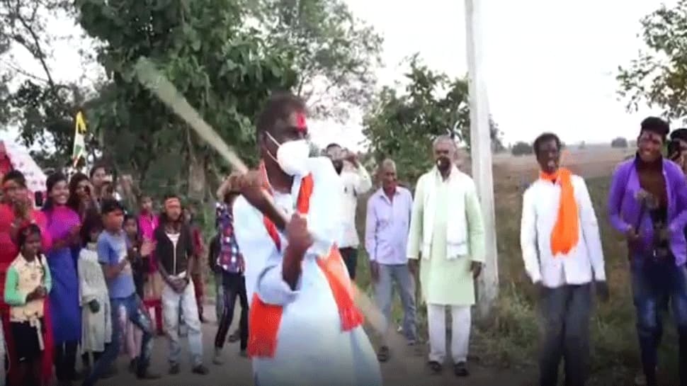 MP By- Election: वोट मांगने पहुंचे भाजपा प्रत्याशी उतरे अखाड़े में, दिखाया गजब का करतब