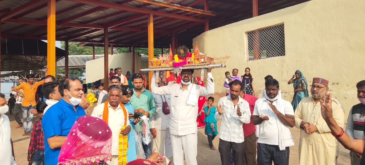 Ashoknagar- रामशिला यात्रा अयोध्या रवाना, कांग्रेस ने चुनाव आयोग से कार्रवाई की मांग की, कहा-राजनीति में धर्म का उपयोग किया है