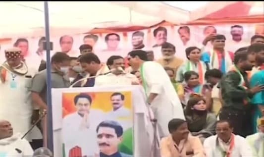 हाटपिपल्या में दिखी कांग्रेस की गुटबाजी, पूर्व मंत्री के वीडियो हुए वायरल