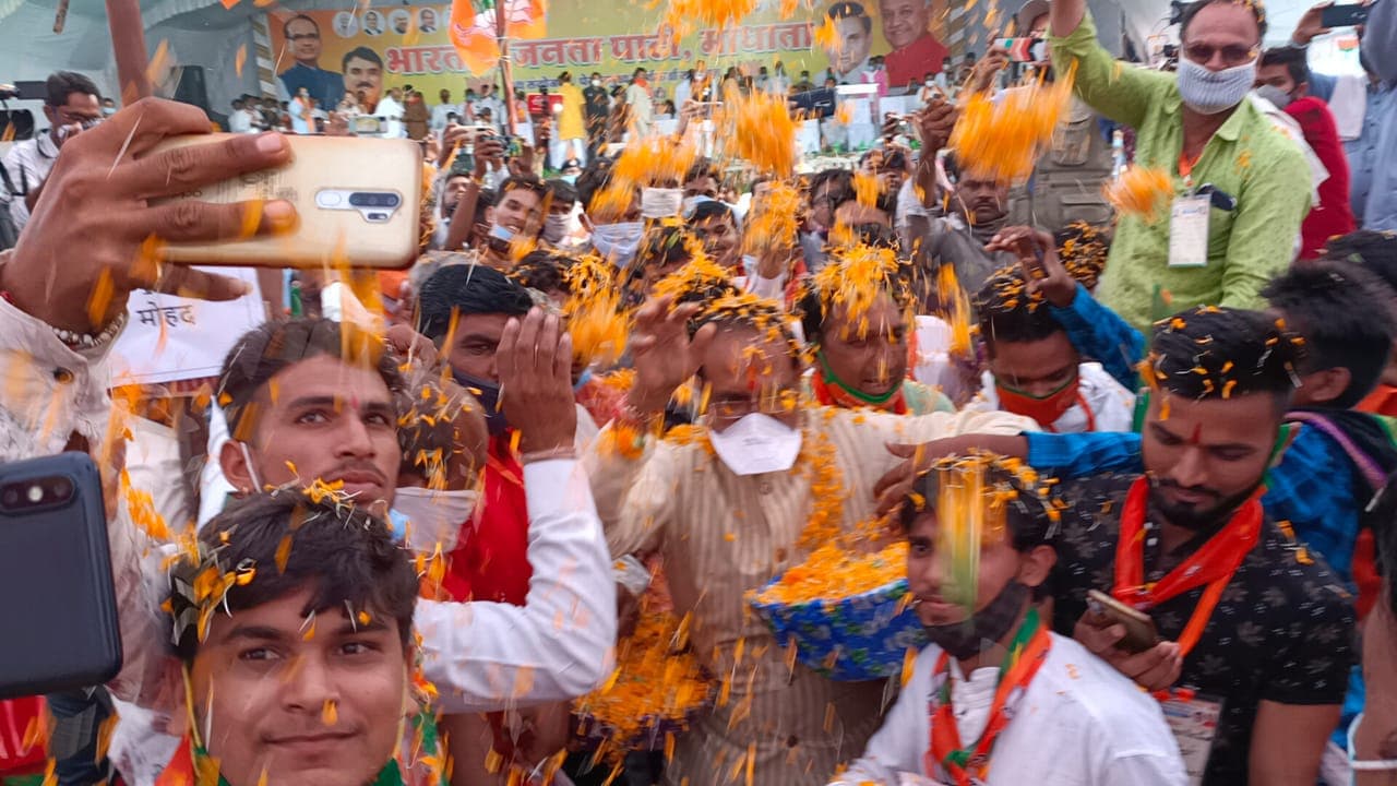 सीएम शिवराज सिंह चौहान के कार्यक्रम में उड़ी कोविड-19 के नियमों की धज्जियां