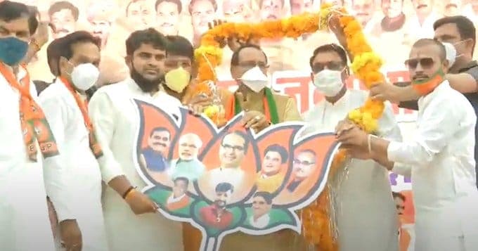 कमलनाथ पर फिर बरसे शिवराज, बोले- तुम्हारी अमीरी तुम्हें मुबारक, हम नंगे भूखे ही अच्छे