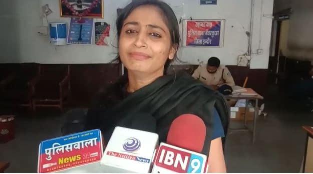 Indore – महिला ने मचाया हंगामा, पहले से शादीशुदा पति की दुकान में की तोड़फोड़