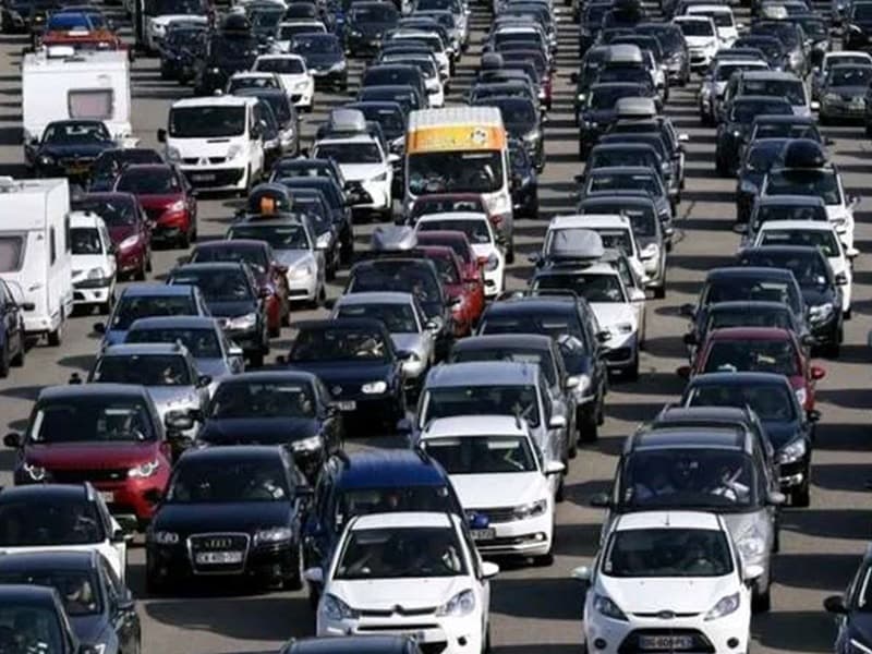 Lockdown Again : यहां लॉकडाउन की घोषणा होते ही लगा 700 किमी लंबा ट्रैफिक जाम