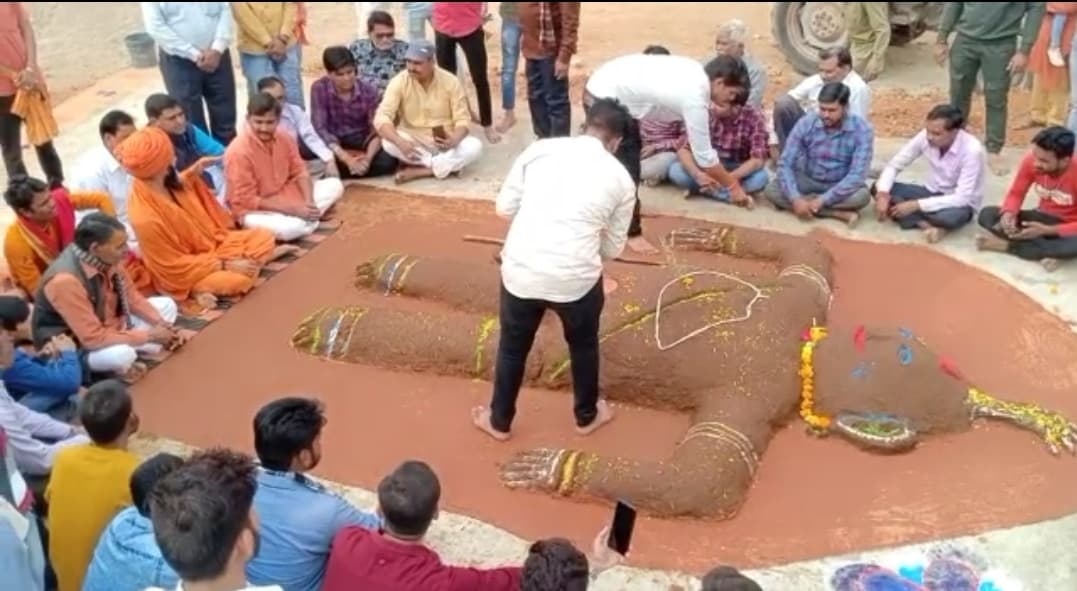 पार्वती गौशाला में सामूहिक श्री गोवर्धन पूजा, गौवंश की रक्षा का लिया संकल्प 