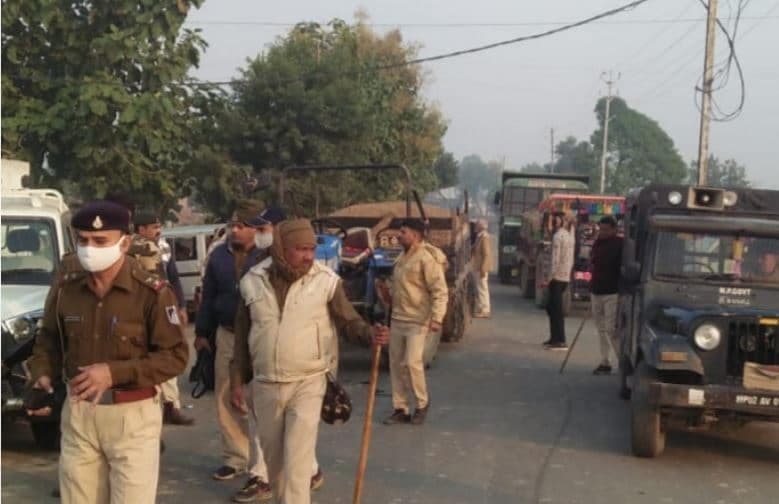 वन विभाग के अमले ने अवैध रेत से भरे 3 ट्रैक्टर ट्रॉली पकड़े