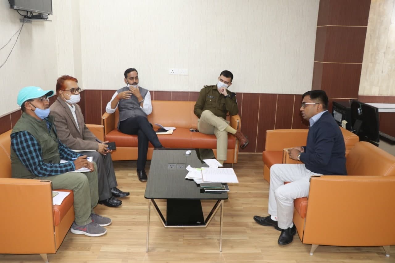 डीएफओ ने दिया ये सुझाव तो कलेक्टर ने कहा ऐसा नियम हो तो बताएं 
