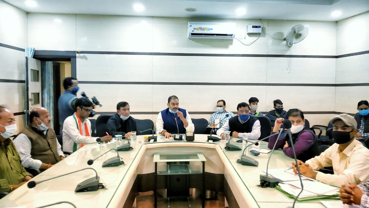 .. कांग्रेस विधायक बोले तो पूरी विधानसभा का कचरा निगम कमिश्नर के दरवाजे पर होगा