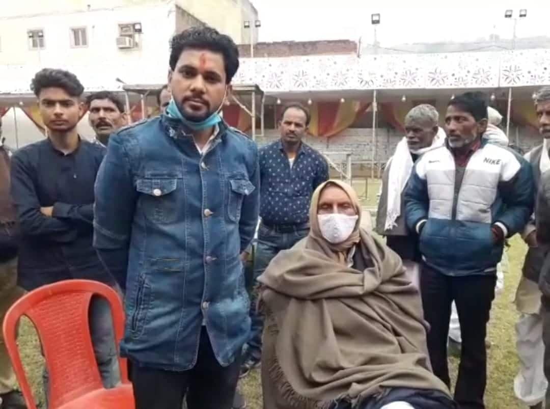 दूल्हा दुल्हन ले रहे थे फेरे, अज्ञात चोर ले उड़ा 10 लाख के गहनों का बैग