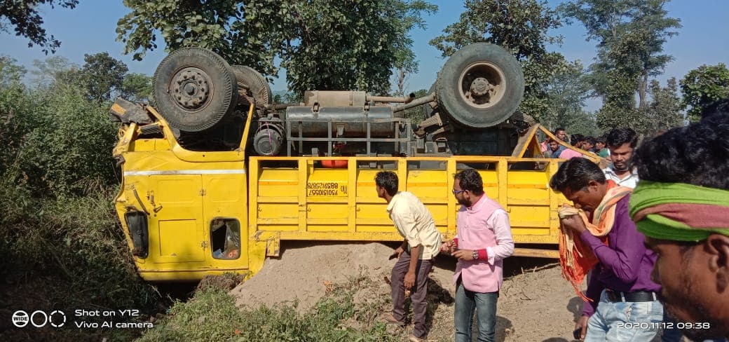 Accident : दर्दनाक सड़क हादसे में दो युवको की मौत, गांव में मातम का माहौल