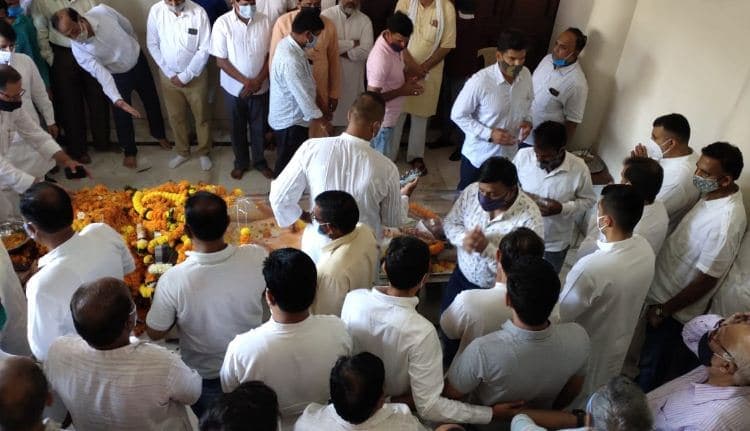 बैतूल: पूर्व विधायक विनोद डागा के निधन पर अपार जनसमूह ने दी नम आंखों से अंतिम विदाई