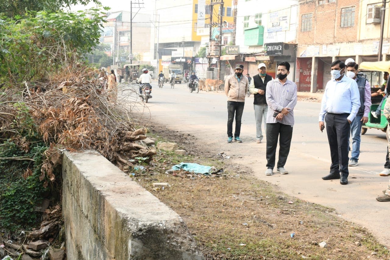 कलेक्टर उतरे सड़क पर, रोज चलेगा सफाई अभियान, SDM करेंगे मॉनिटरिंग