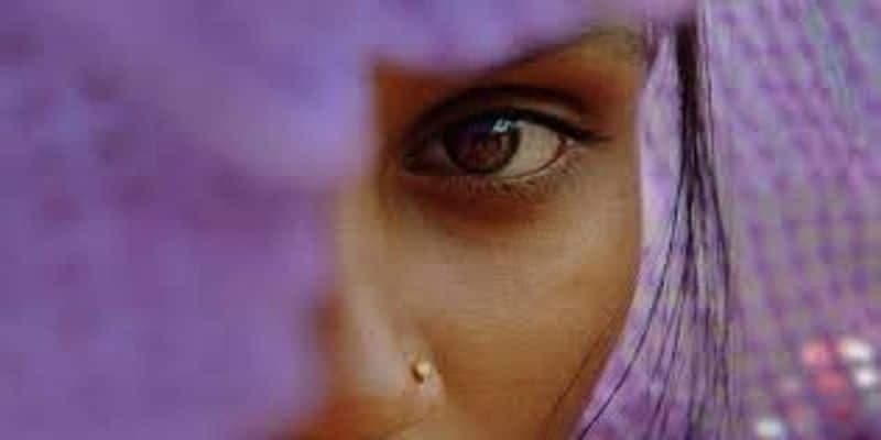 दूसरी शादी से कर रही थी इंकार तो ससुराल वालों ने विधवा बहु की काट दी नाक और जुबान