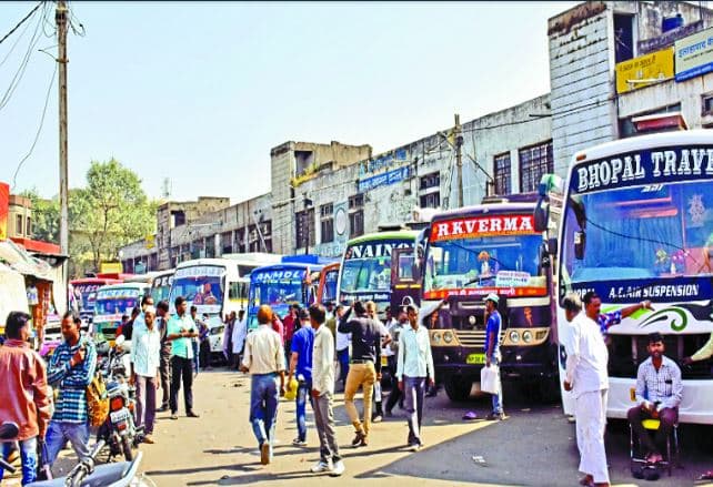 भोपाल में कोरोना का नया ठिकाना बन रहे बस स्टैंड, नहीं हो रहा गाइडलाइन का पालन