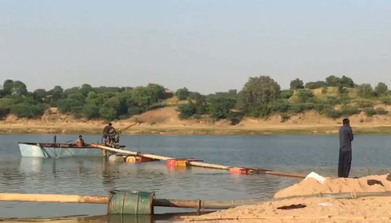 बीजेपी प्रदेश अध्यक्ष के संसदीय क्षेत्र में लगातार जारी है रेत का अवैध उत्खनन