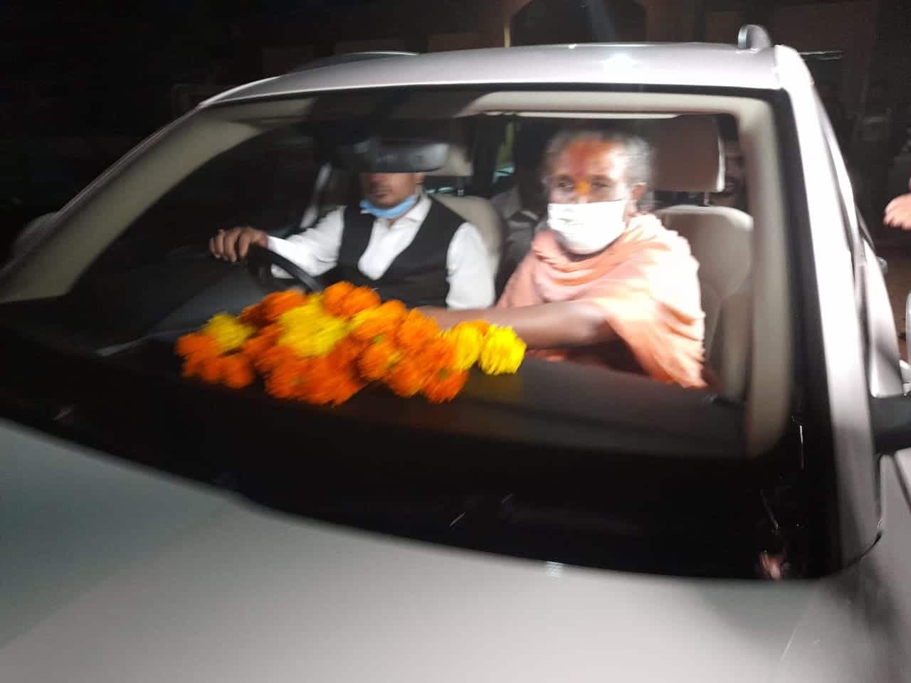 कंप्यूटर बाबा आखिरकाल जेल से आये बाहर – वकीलों का माना आभार