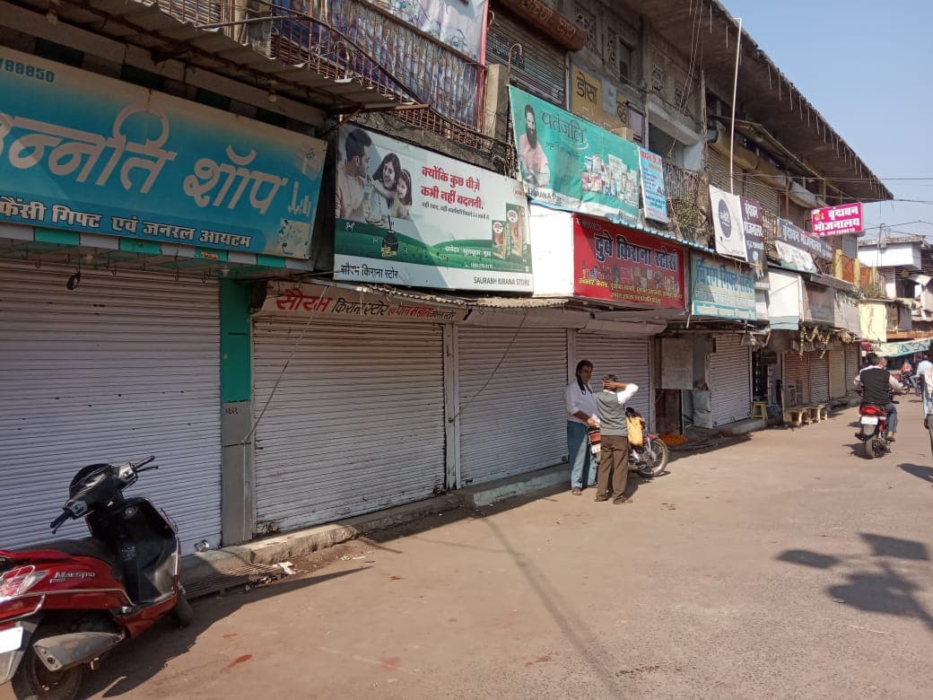 खाद्य विभाग की कार्रवाई पर उठे सवाल, व्यापारियों नेबंद रखी दुकानें 