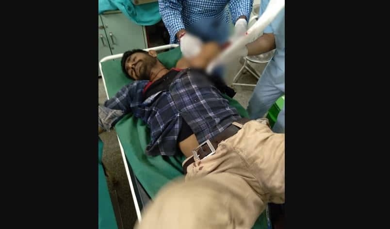 हार्वेस्टर से फसल कटवा रहे किसान का हाथ चकरी में आने से हाथ कटकर हुआ अलग, स्थिति गंभीर
