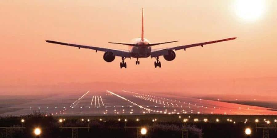 फ्लाइट में चोरी-छिपे सिगरेट पी रही थी युवती, एयरपोर्ट पर उतरते ही गिरफ्तार