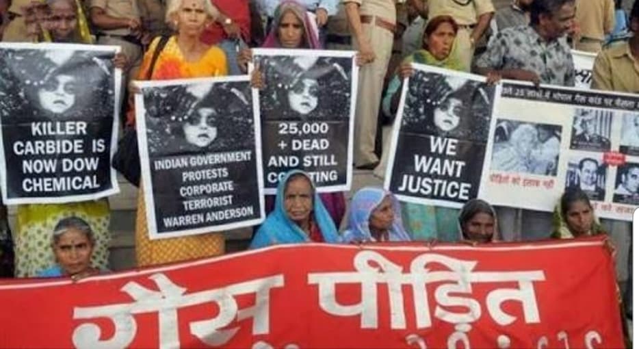 गैस पीड़ितों ने कोरोना से हुई क्षति के लिए की अतिरिक्त मुआवजे की मांग