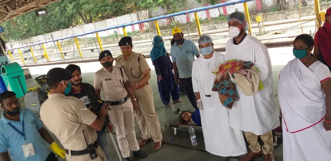 होशंगाबाद- ट्रेन में महिला ने दिया बच्ची को जन्म, जच्चा-बच्चा दोनों स्वस्थ