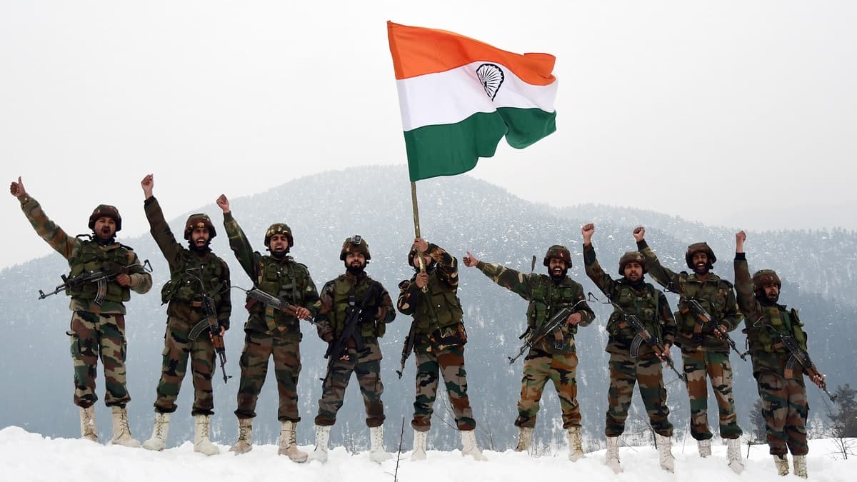 सैनिकों की सेवानिवृत्ति की उम्र बढ़ाने का प्रस्ताव, VRS लेने पर कट सकती है पेंशन