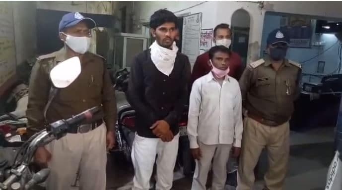 इनकम टैक्स का अधिकारी बनकर ठगी करने वालों को पुलिस ने किया गिरफ्तार
