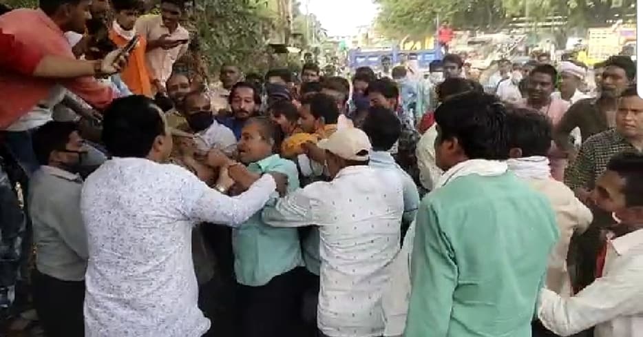 कपास खरीद को लेकर किसान और सीसीआई अधिकारी में मारपीट