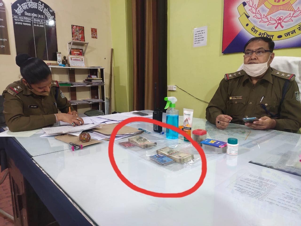 एटीएम कार्ड बदलकर ठगी करने वाले गिरोह का पर्दाफाश,12 एटीएम और 1 लाख रुपए बरामद