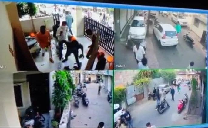 इंदौर में बीजेपी नेता के घर में घुसकर बदमाशों ने मचाया उत्पात, सीसीटीवी फुटेज आया सामने