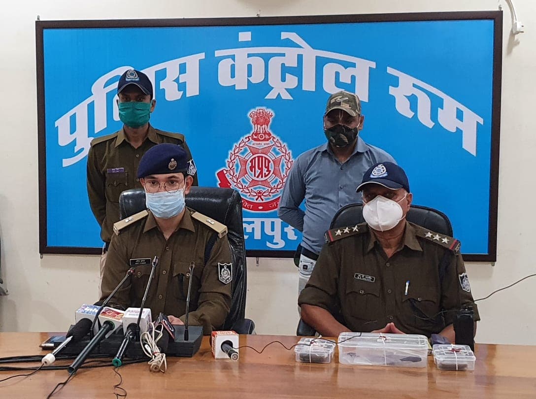 पुलिस ने 24 घंटे में सुलझाई सोनू हत्याकांड की गुत्थी, प्रेमी संग मिलकर पत्नी ने उतारा मौत के घाट, नाले में फेंका शव