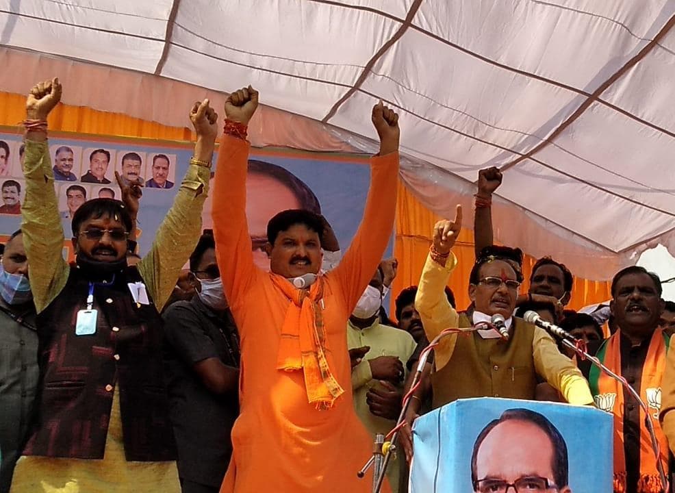 हॉटपिपल्या में सीएम ने किया नर्मदा के जल और आईटीआई का वादा, कमलनाथ पर किए प्रहार