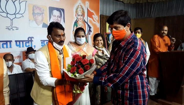 पहले बीजेपी कार्यालय में हुआ स्वागत तो बाद में सांवेर की जनता ने दिया आशीर्वाद, तुलसी पहुंचे अपने आंगन