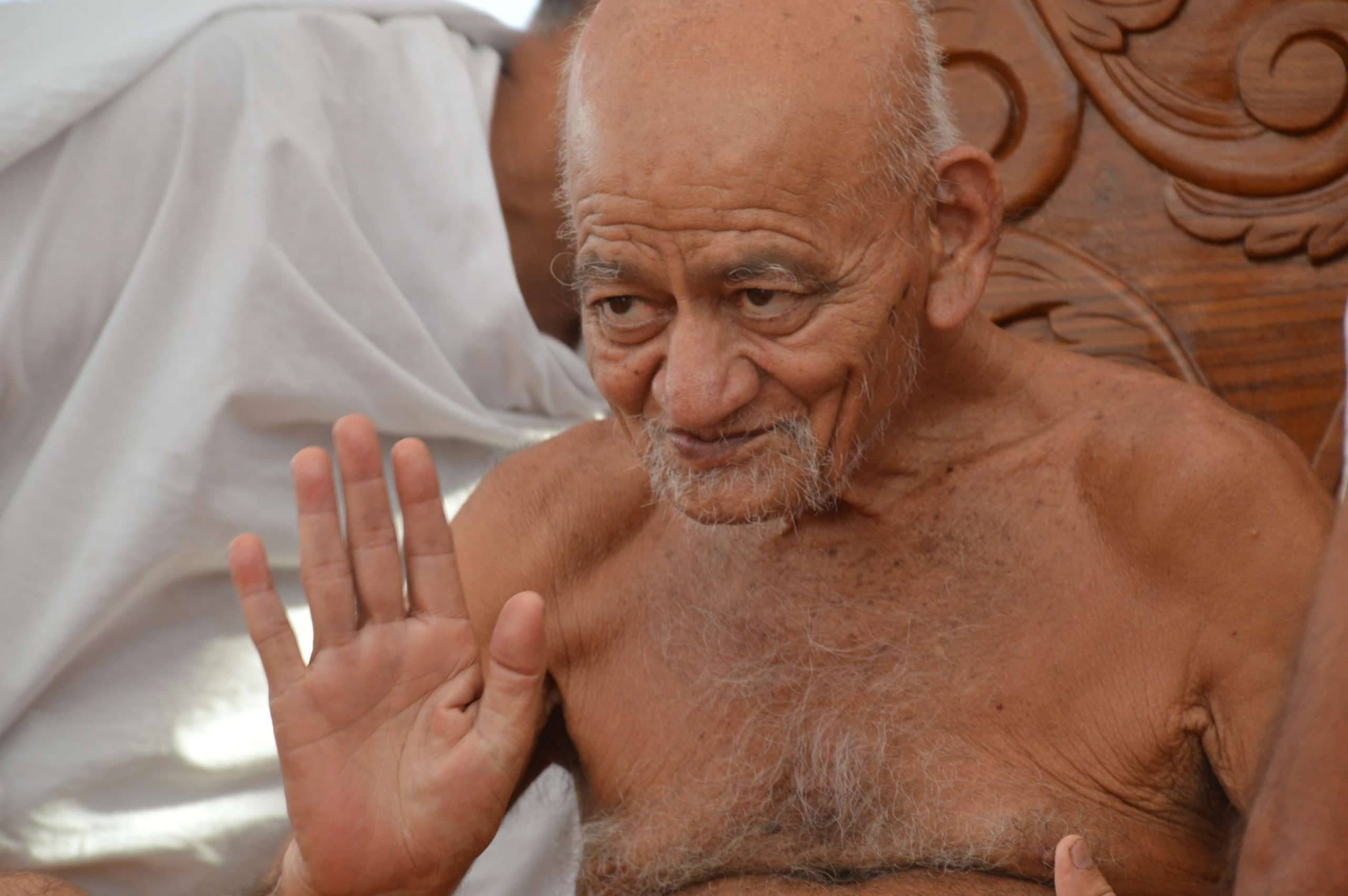 आचार्य विद्यासागर महाराज के साथ अभद्र व्यवहार और ओवरटेक करने वाला कार चालक गिरफ्तार, जमानत पर हुआ बरी