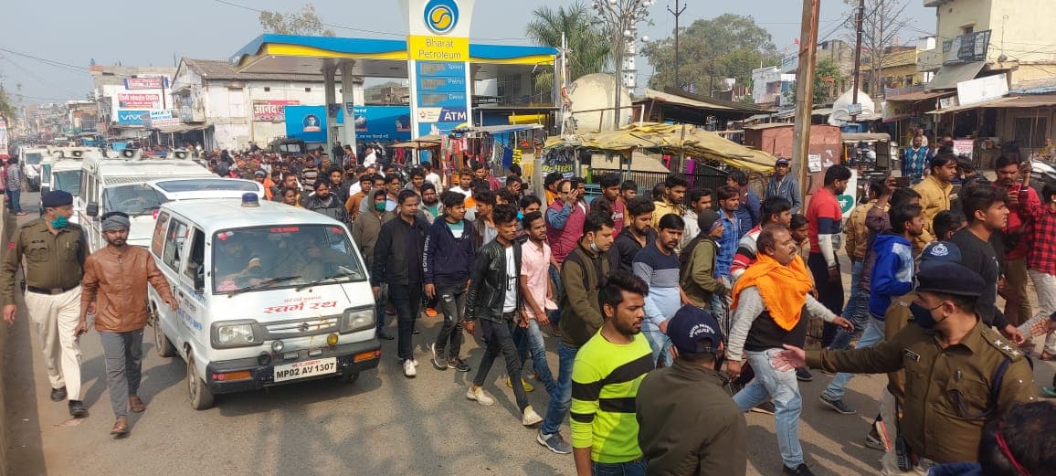 दो युवकों पर चाकू से हमला, एक की इलाज के दौरान मौत दूसरा गंभीर, क्षेत्र में तनाव 