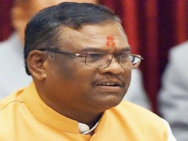 केंद्रीय राज्यमंत्री का बेतुका बयान, कहा- अब कोई नहीं करता बसों में सफर, लोगों के पास बहुत पैसा