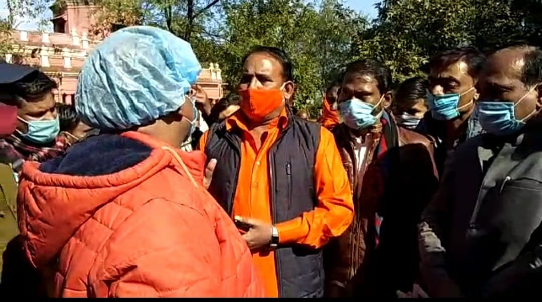 BJP नेता के कड़े तेवर, कलेक्टर से कहा 2 घंटे में न्याय चाहिए नहीं तो टेंट लगाकर यहीं दूंगा धरना 
