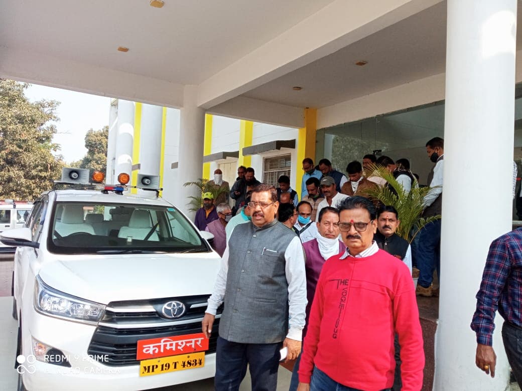 कर्मचारियों की चेतावनी, 24 घंटे में कार्रवाई नहीं हुई तो होगा उग्र आंदोलन, ये है मामला 