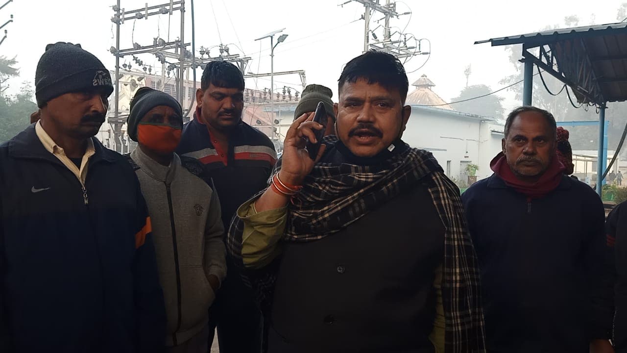 MP : कर्मचारी बोले- महीनों से नहीं मिली सैलरी, ऊर्जा मंत्री ने कमिश्नर को लगाई फटकार