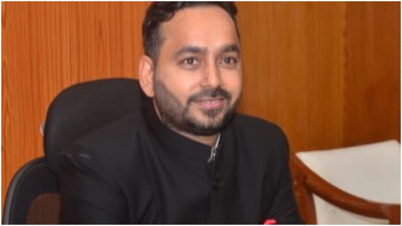 Morena News : मुरैना कलेक्टर का एक्शन- 3 पटवारी निलंबित, 3 इंजीनियरों का वेतन काटा