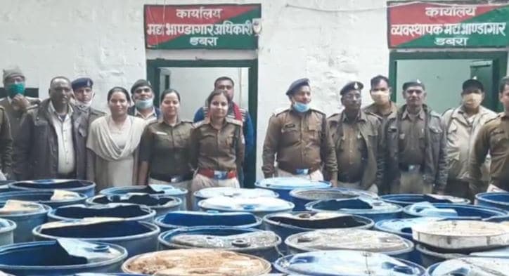 आबकारी ने पकड़ी 15 लाख की कच्ची शराब और सामान, गोलपुरा में कजरों के डेरे पर की कार्रवाई