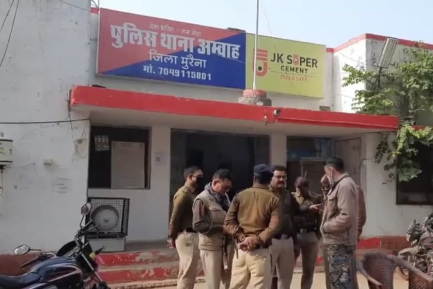 जमीनी विवाद को लेकर घर मे सो रहे व्यक्ति को गोली मारी, युवक की मौत