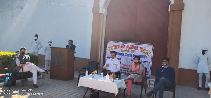 एड्स दिवस : जिला जेल में बंदियों को दी एचआईवी एड्स और कोविड 19 से बचाव की जानकारी