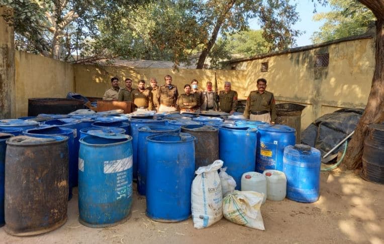 आबकारी टीम की कार्रवाई, सिलपुरा कंजर डेरा पर दबिश देकर 15 लाख की शराब जब्त