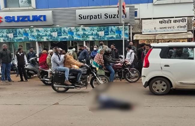 तीन दिन में दूसरी दुर्घटना, नशे में युवक को तेज रफ्तार ट्रक ने कुचला, मोके पर मौत