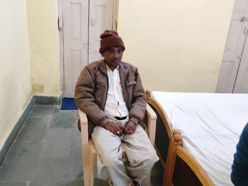 Bribe : राजस्व निरीक्षक रिश्वत लेते रंगेहाथों गिरफ्तार, लोकायुक्त ने पेंट भी की जब्त